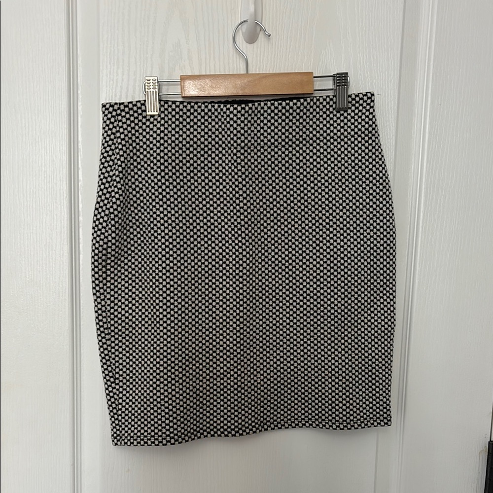 LOFT Black and White Pencil Skirt
